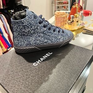 Chanel high top Printed Denim
Dark Blue & Blue sneakers. Brand new never worn